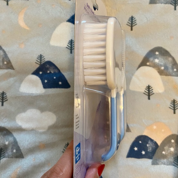 6 MONTH + BRUSH SET & SOOTHERS - Picture 6 of 8